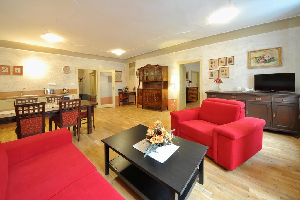 Latran 43 Apartments Cesky Krumlov Luaran gambar